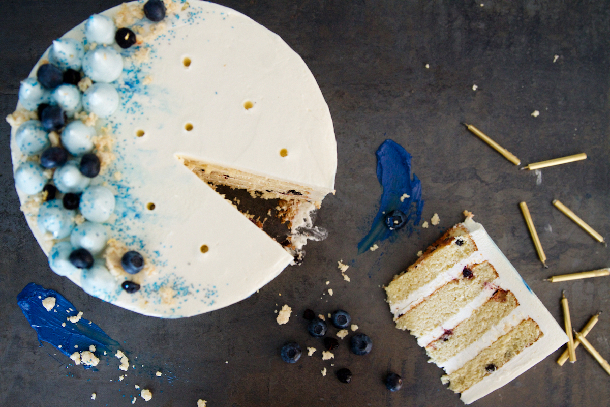 Blueberry Milk Crumble Cake