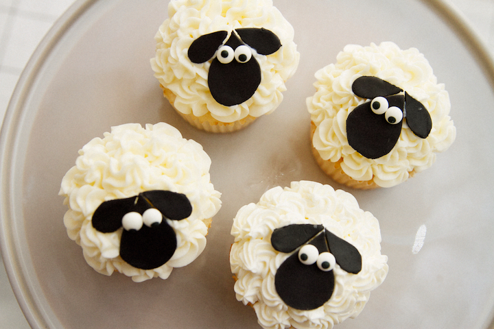 Baa Baa Sheep Cake On Tree Stump