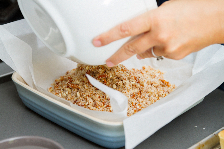 Press pretzel mixture into pan