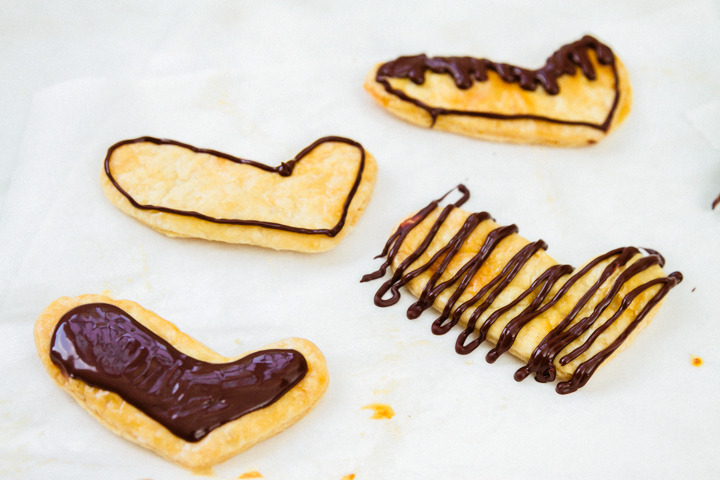 Puff pastry hearts for the top of the pie