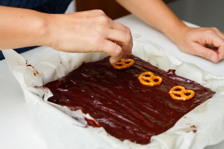 Layer of pretzels