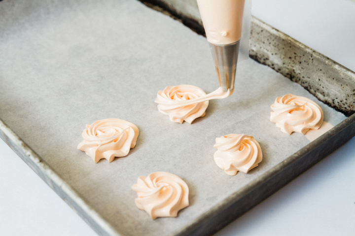 Piping the rosettes